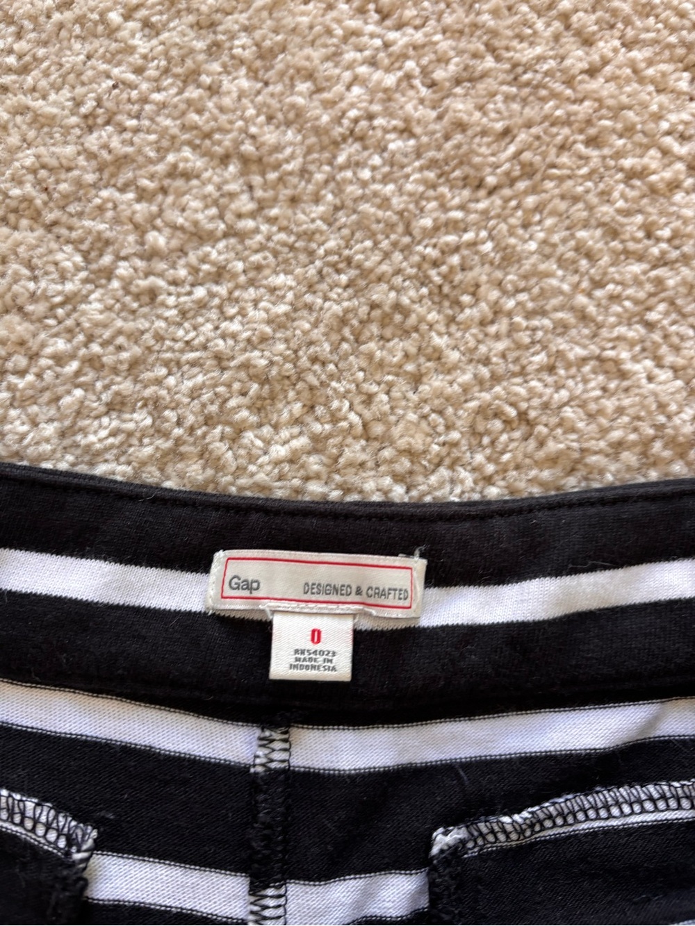 Gap Black White Striped Shorts Size 0 Nautical Stretch Casual Summer - Picture 2 of 5